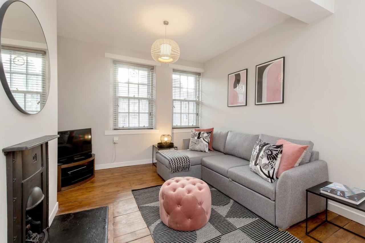 Altido Unique & Stylish Grassmarket Apt - Close To Castle Edimburgo Exterior foto